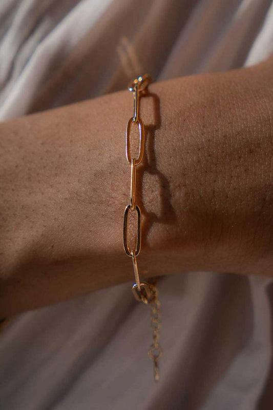 ALICE-BRACELET-CLOSE-UP