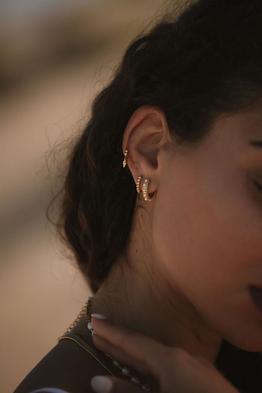 DELICATE STACKING HOOPS SPIKE ON BODY