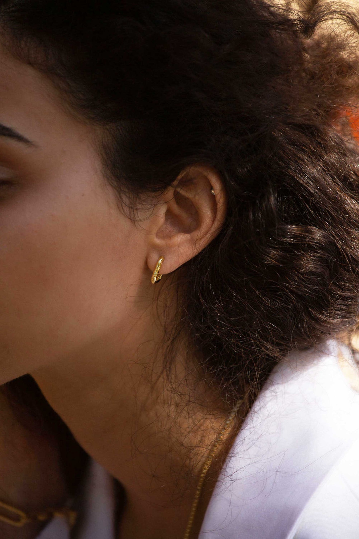 BORA-OVAL-TEXTURED-HOOPS-MINI CLOSE UP