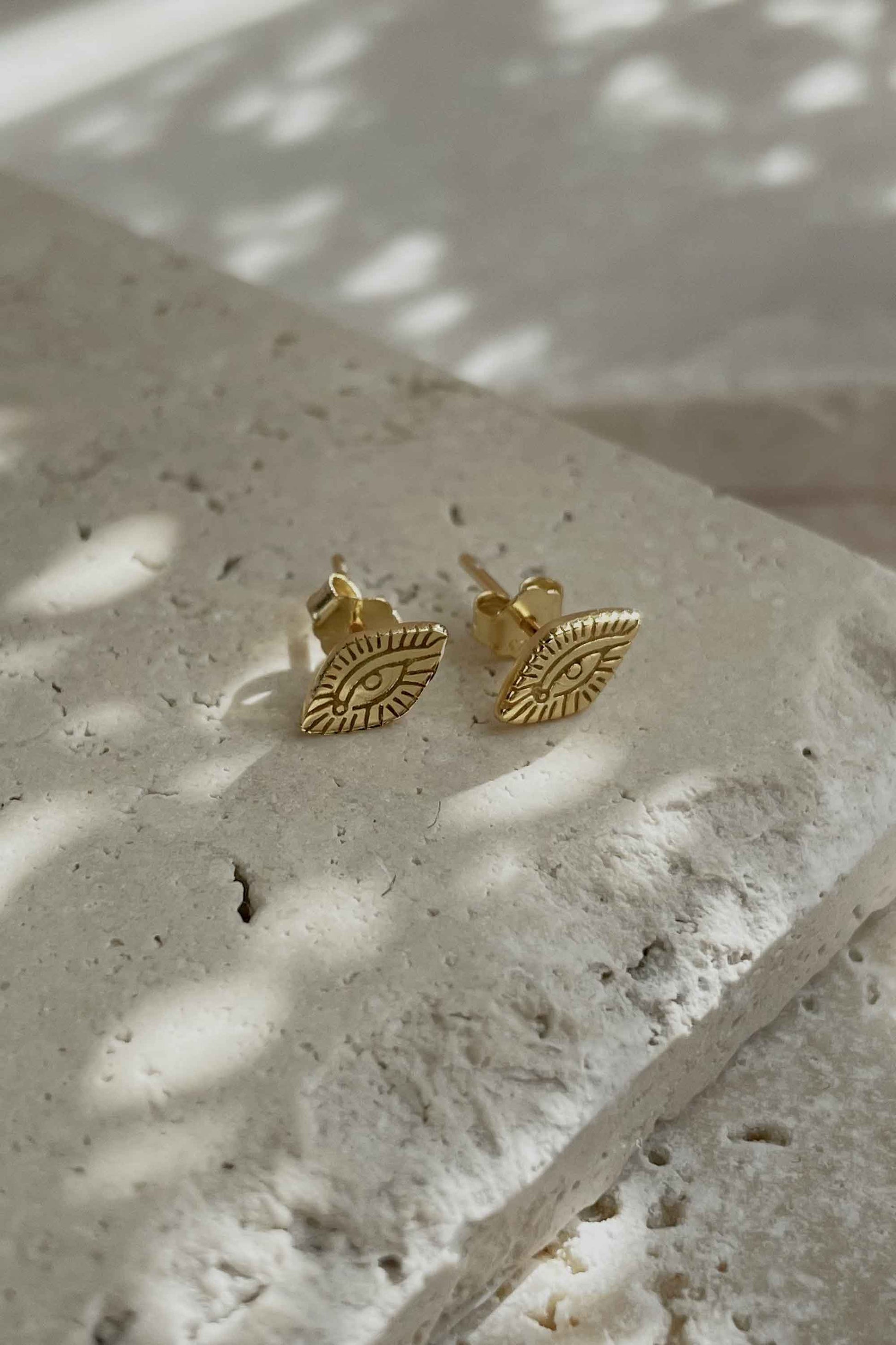 GOLD-DELICATE-EVIL-EYE-HAND-CARVED-STUDS