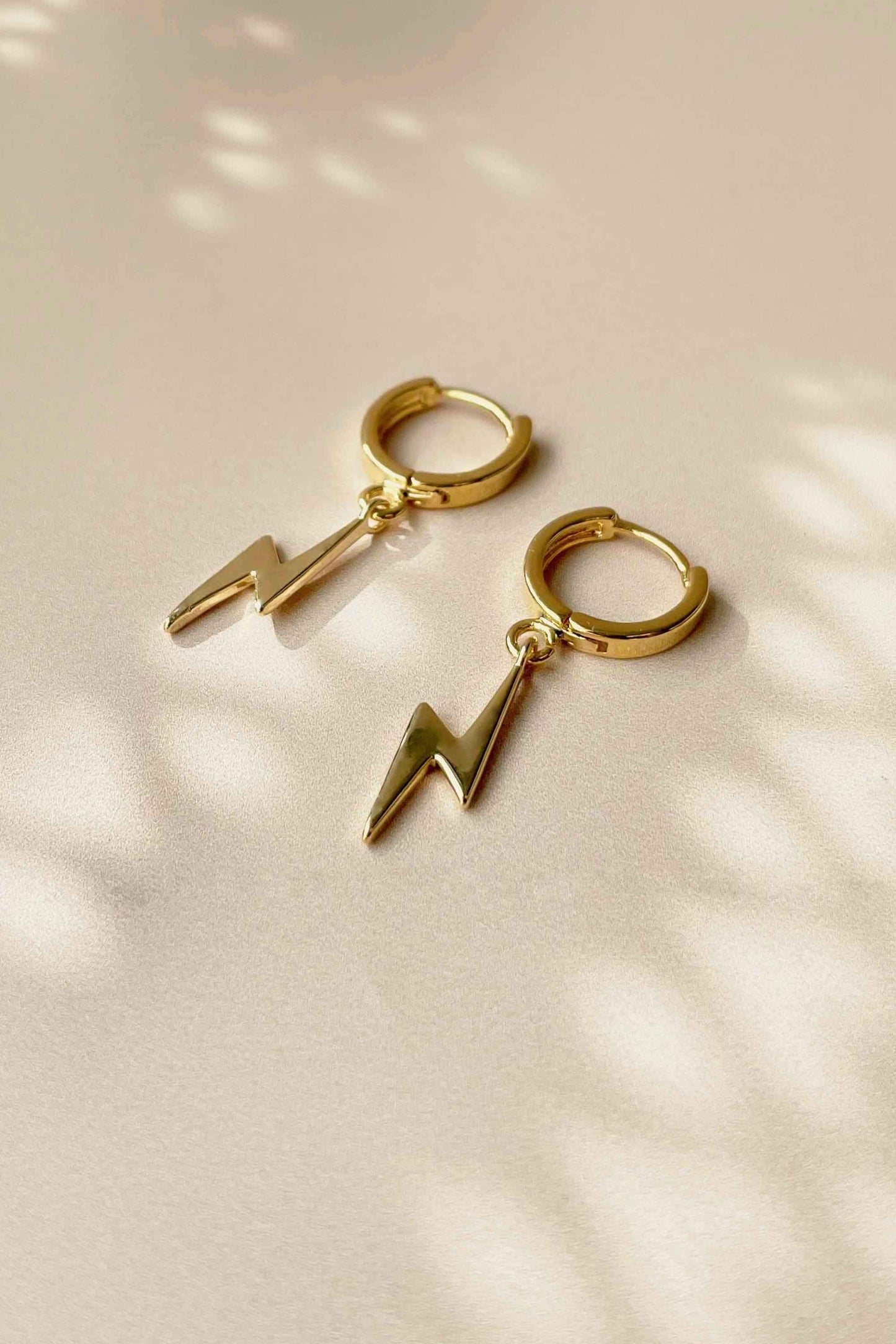 GOLD-LIGHTNING-HUGGIES-HOOPS-FLAT-LAY